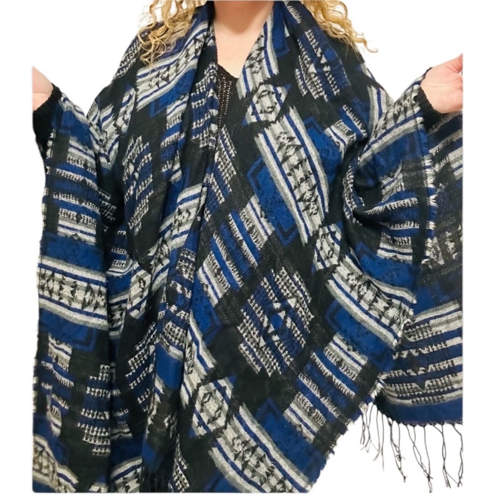 EUC Southwestern Print Blanket Poncho (DM)